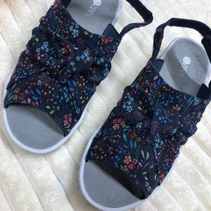 Bzees Navy DAISY Platform Wedge Sandals with Velcro Sling Back Strap size 9.5W
